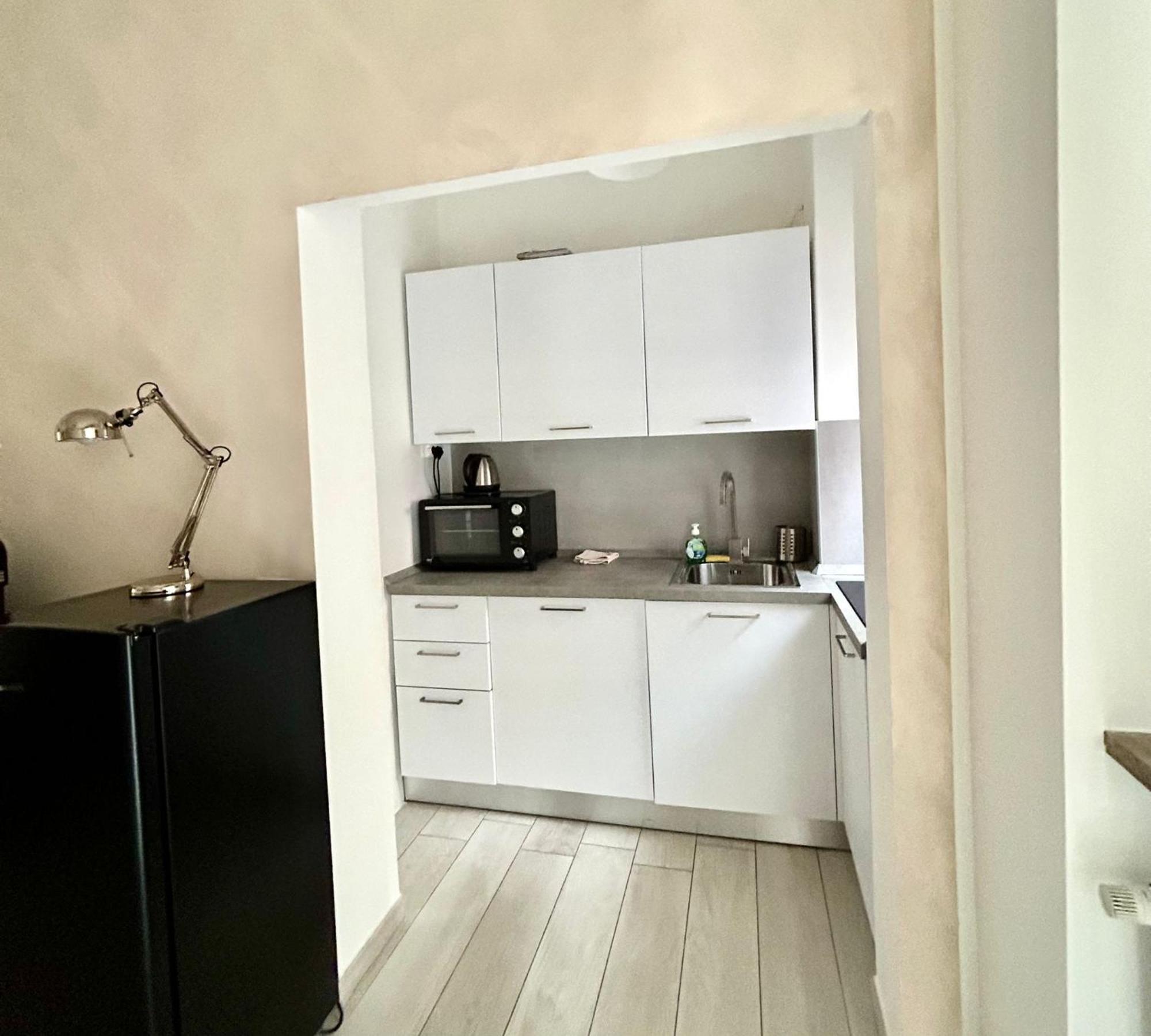 Lovely 2 Room Apartment With Small Garden Milaan Buitenkant foto