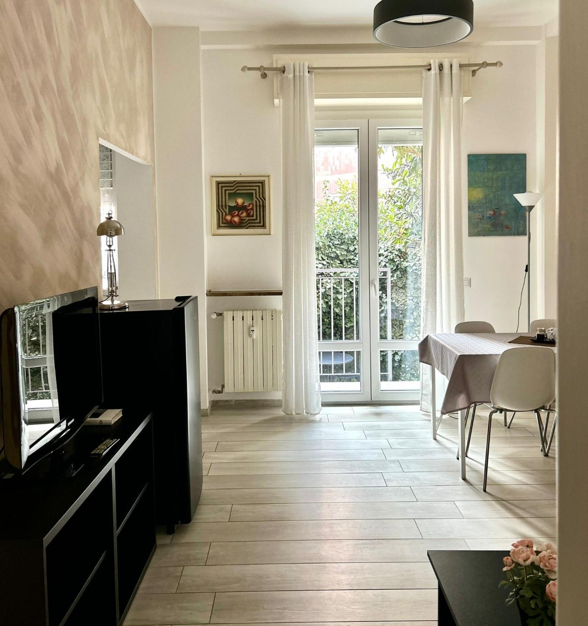 Lovely 2 Room Apartment With Small Garden Milaan Buitenkant foto